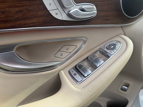 Used 2022 Mercedes-Benz GLC 300 4MATIC image 13