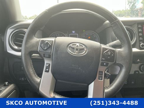 Used 2022 Toyota Tacoma SR5 w/ Technology Package RWD image 18