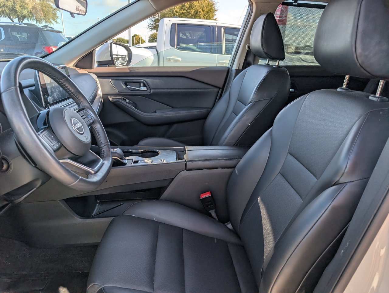 Used 2023 Nissan Rogue SV w/ SV Premium B Package FWD image 25