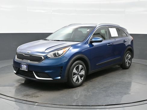 Used 2017 Kia Niro LX image 2