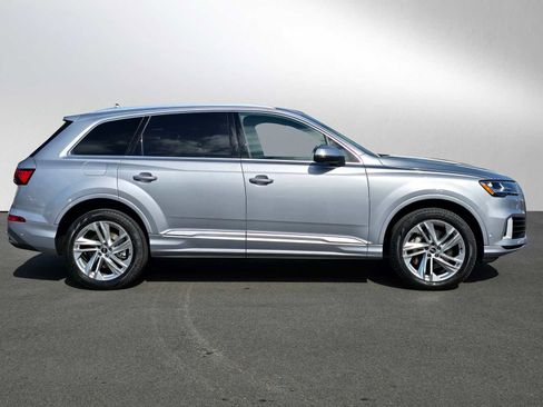 Used 2021 Audi Q7 3.0T Premium Plus w/ Premium Plus Package AWD/4WD image 2