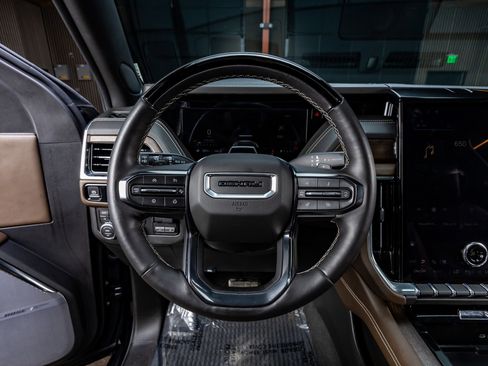 Used 2025 GMC Yukon Denali Ultimate AWD/4WD image 19