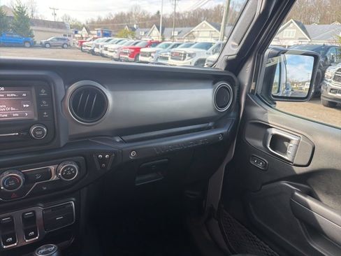 Used 2020 Jeep Wrangler Sport AWD/4WD image 39