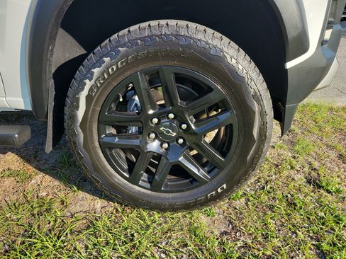 Used 2025 Chevrolet Colorado Trail Boss image 8