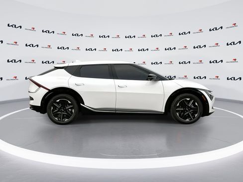 New 2025 Kia EV6 Wind image 9