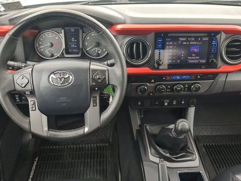 Used 2019 Toyota Tacoma TRD Sport AWD/4WD image 15