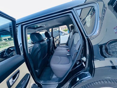 Used 2013 Kia Soul ! FWD image 16