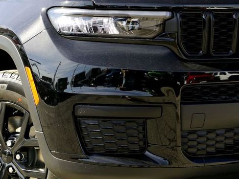 New 2025 Jeep Grand Cherokee L Laredo image 3