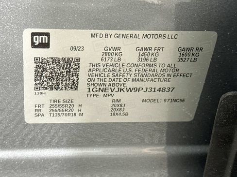 Used 2023 Chevrolet Traverse RS AWD/4WD image 39
