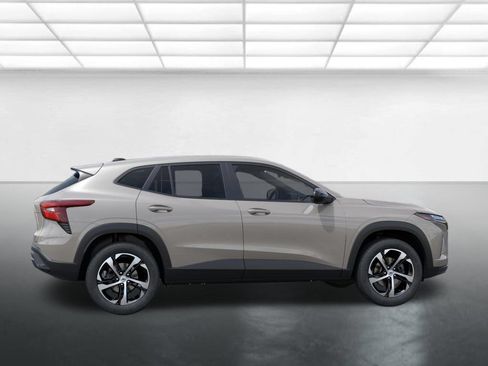 New 2026 Chevrolet Trax RS w/ Driver Confidence Package FWD image 6