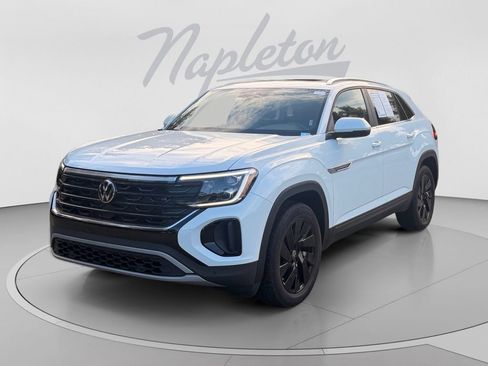 Used 2025 Volkswagen Atlas Cross Sport SE FWD image 1