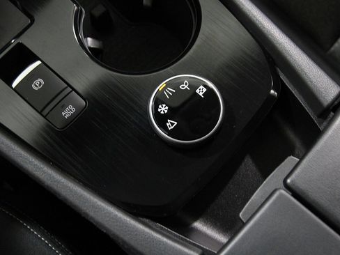 Used 2024 Nissan Rogue SV image 15