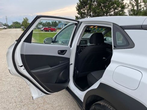 Used 2018 Hyundai Kona SE FWD image 10