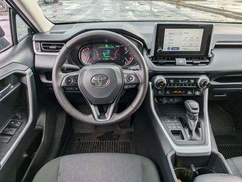 Used 2025 Toyota RAV4 XLE image 27