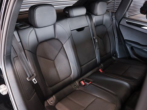 Certified 2026 Porsche Macan AWD/4WD image 6