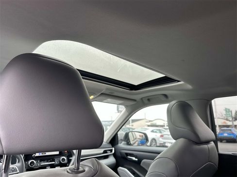 Certified 2023 Toyota Highlander XLE image 14