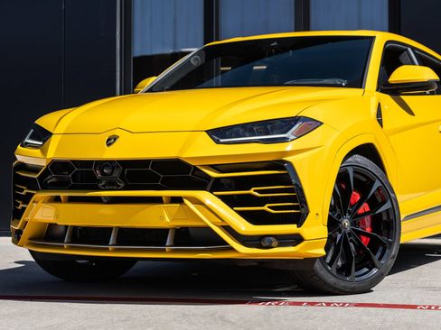 Used 2021 Lamborghini Urus AWD/4WD image 3