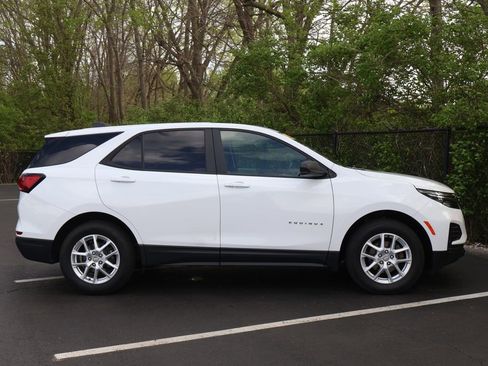Used 2024 Chevrolet Equinox LS w/ LS Convenience Package image 11