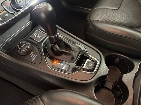 Used 2019 Jeep Cherokee Limited AWD/4WD image 25