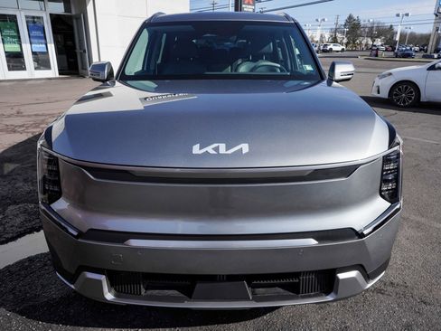Used 2024 Kia EV9 Wind image 2