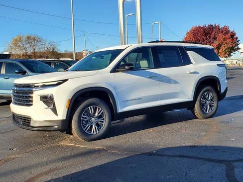 New 2026 Chevrolet Traverse LT w/ LPO, Floor Liner Package image 4