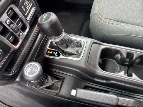 Used 2025 Jeep Gladiator Sport AWD/4WD image 17