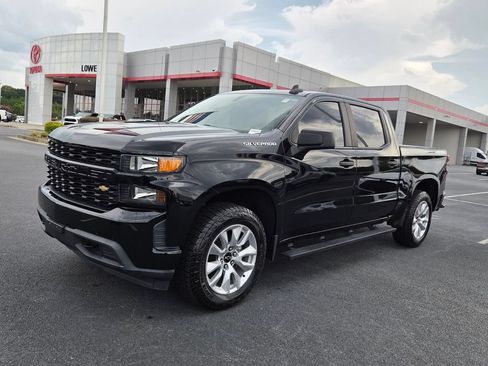 Used 2020 Chevrolet Silverado 1500 Custom w/ Custom Value Package AWD/4WD image 3