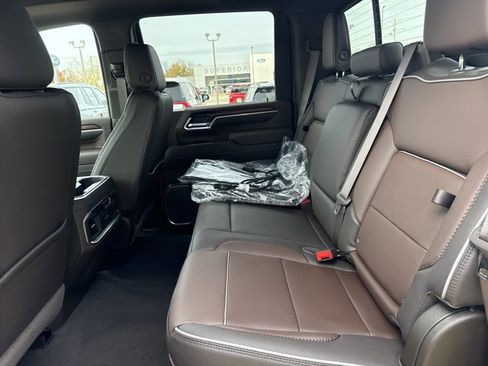 New 2026 GMC Sierra 2500 Denali w/ Denali Reserve Package image 6