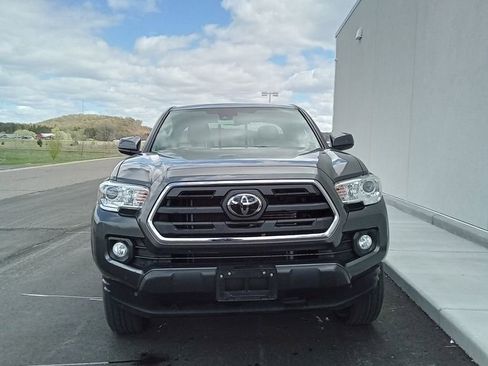 Used 2019 Toyota Tacoma SR5 AWD/4WD image 4