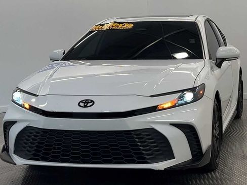 Used 2025 Toyota Camry SE w/ Convenience Package FWD image 3
