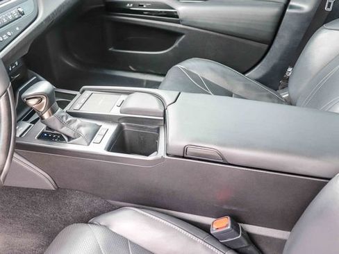 Used 2022 Lexus ES 300h w/ Accessory Package FWD image 15