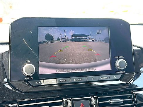 Used 2025 Nissan Pathfinder SV FWD image 33