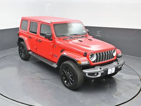 Used 2025 Jeep Wrangler Unlimited Sahara AWD/4WD image 17