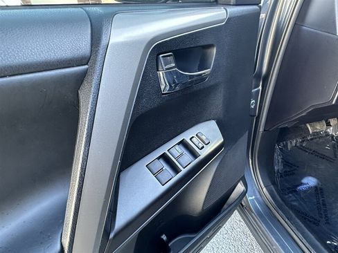 Used 2018 Toyota RAV4 XLE AWD/4WD image 47