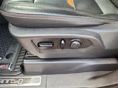 Used 2021 GMC Sierra 1500 AT4 w/ AT4 Premium Package image 17