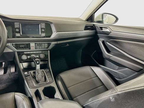 Certified 2023 Volkswagen Jetta SE w/ Panoramic Sunroof Package FWD image 23