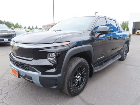 Certified 2025 Chevrolet Silverado EV LT AWD/4WD image 3