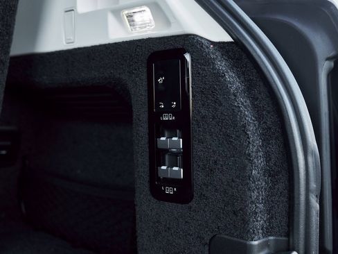 Used 2024 Land Rover Range Rover Long Wheelbase SE image 17