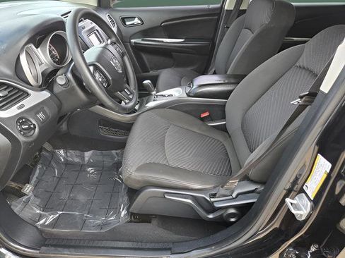 Used 2019 Dodge Journey SE w/ Blacktop Package image 17