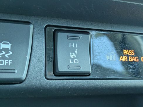 Used 2023 Toyota RAV4 XLE Premium image 22