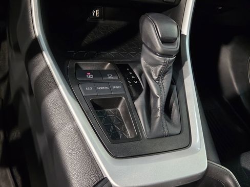 Used 2024 Toyota RAV4 XLE image 33