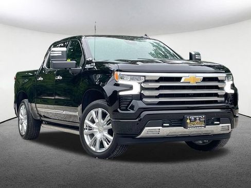 Used 2025 Chevrolet Silverado 1500 High Country w/ High Country Premium Package AWD/4WD image 2