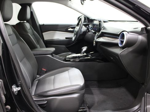 Used 2024 Chevrolet Trax LT w/ Driver Confidence Package FWD image 24