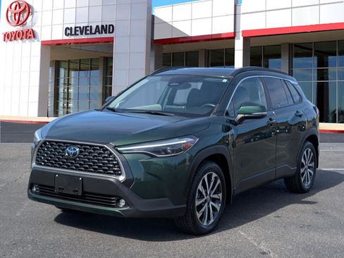 Used 2024 Toyota Corolla Cross XLE w/ Convenience Package image 4