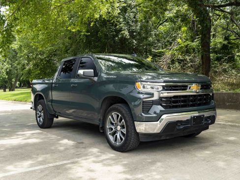 Used 2025 Chevrolet Silverado 1500 LT AWD/4WD image 2