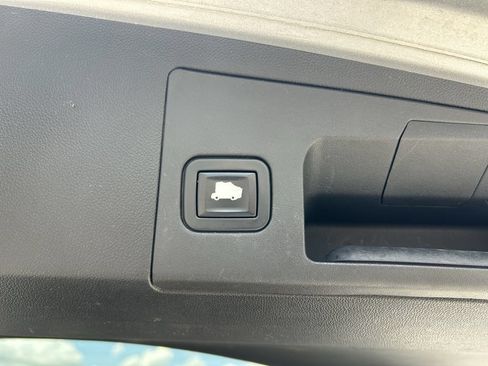 Used 2018 Cadillac XT5 Premium Luxury FWD image 29