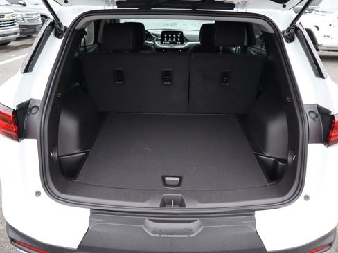 Used 2025 Chevrolet Blazer LT FWD image 32
