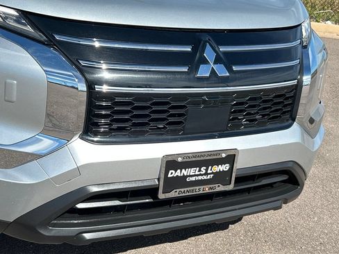 Used 2025 Mitsubishi Outlander ES AWD/4WD image 21