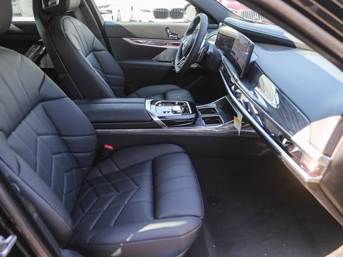 Used 2025 BMW 750e xDrive w/ Premium Package image 12