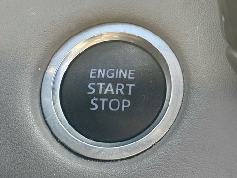 Used 2020 Toyota Highlander XLE image 38